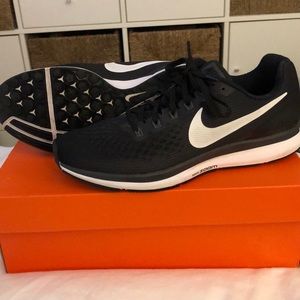 Black Nike Pegasus 34